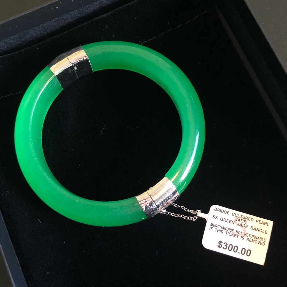 NWT Jade bangle